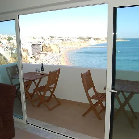 A 10 Metros Da De * Albufeira